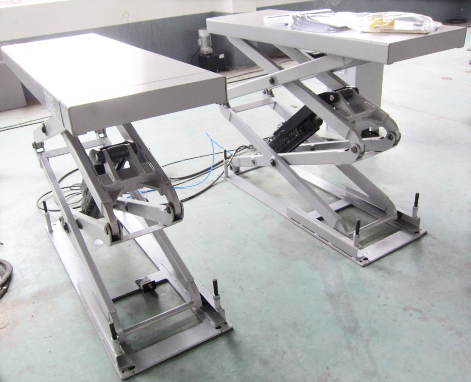 Double hydraulic cyllinders scissor design in floor car lift
