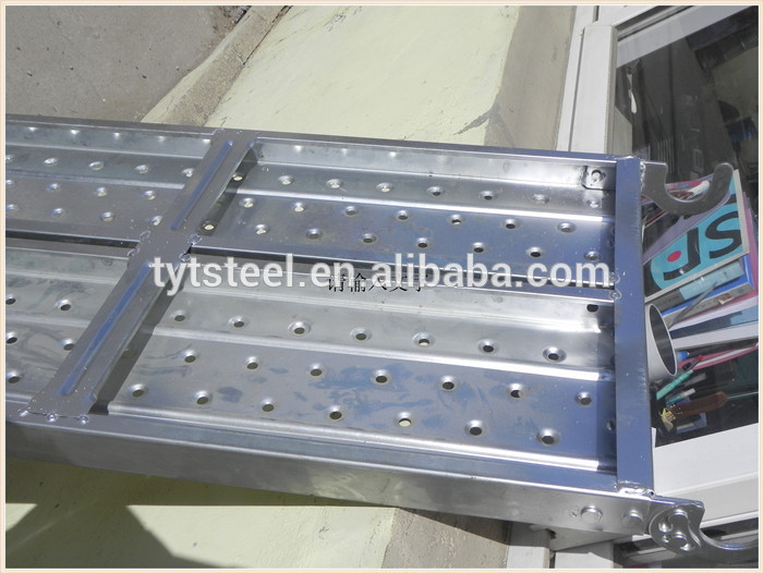 Safety steel scaffolding plank with hooks
