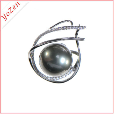 Beautiful round tahitian pearl brooch jewelry