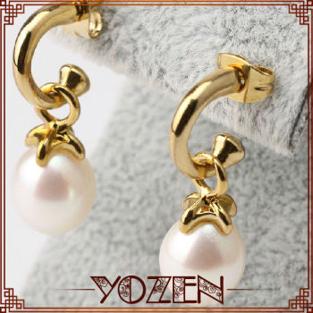 Plated 18k gold freshwater pearl earring