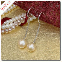 Gorgeous 925 sterling silver earring with white freshwater pearl