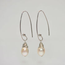 Rice shape Freshwater Pearl fancy design gold earrings