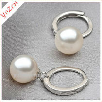 fashion design round pearl earring with diamond