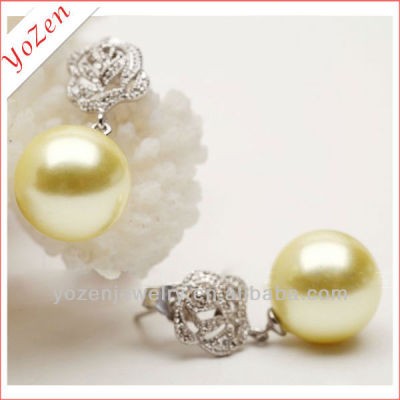 fashion design round golden pearl earring