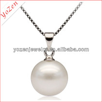 Nature white color round shape pearl pendant