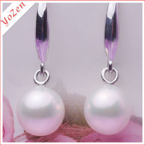 Nature white round freshwater pearl earring