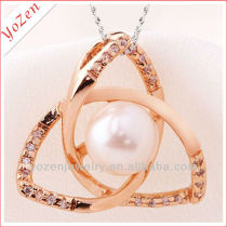 Natural freshwater pearl pendant whitetip clover rose gold plating