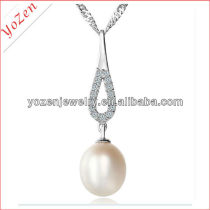 Charming Nature white freshwater pearl pendant