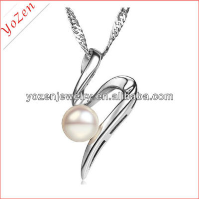 Charming Nature white freshwater pearl pendant