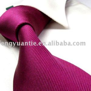 絹のネクタイ