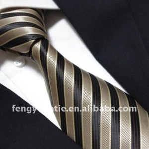 人の100%の絹製ネクタイ