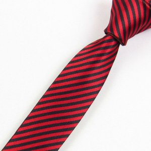 方法細い絹製ネクタイ