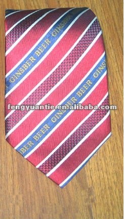 ピンクは絹によって編まれた注文のロゴの絹製ネクタイを点検した