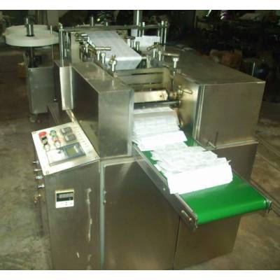 Four side sealing wet tissue folding and packing machine