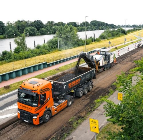 IKOM vs XCMG Asphalt Distributor Trucks: A Comprehensive Comparison for Smart Buyers