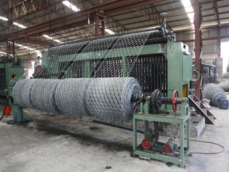 What are the key factors to consider when purchasing a gabion machine?