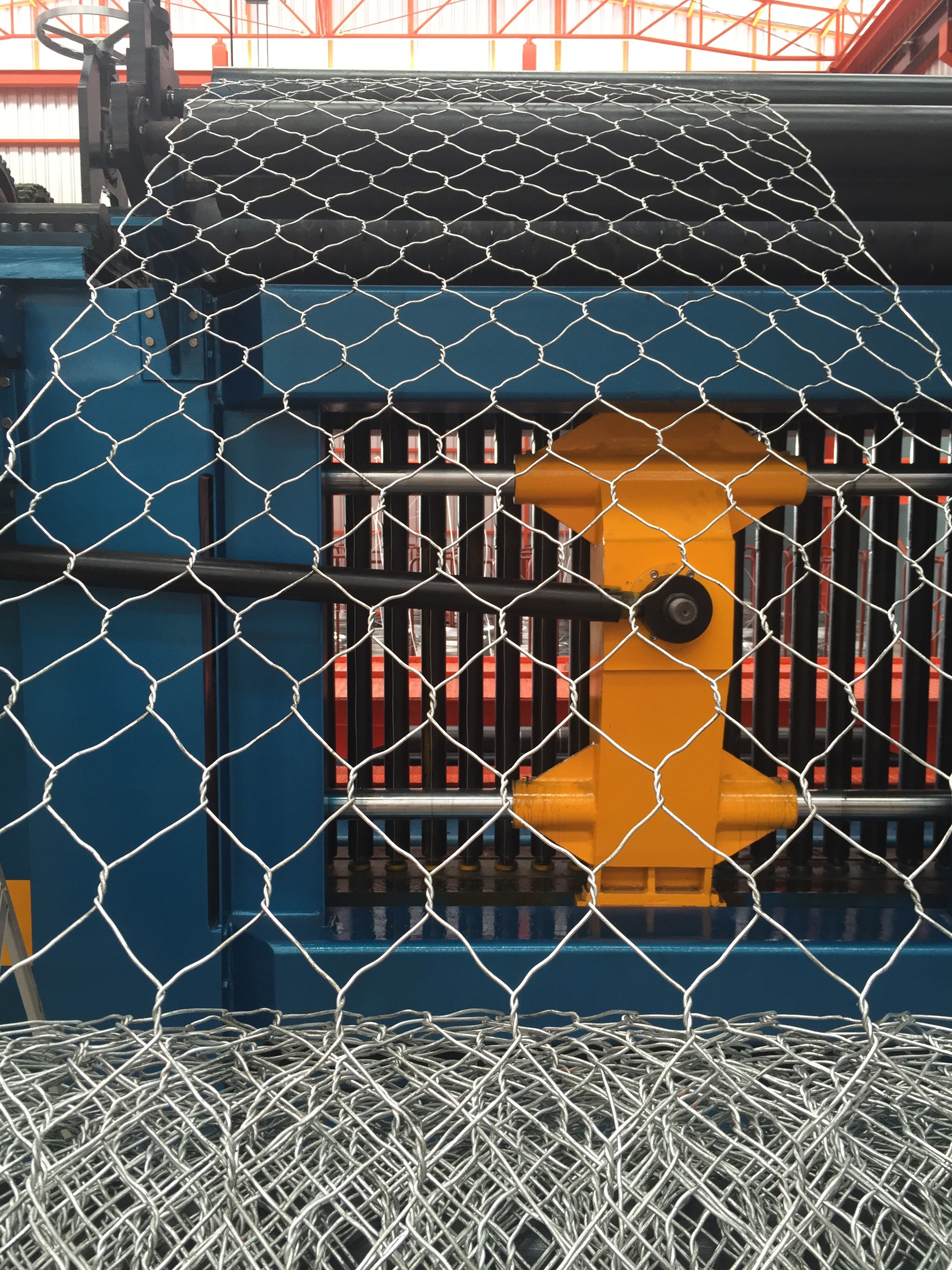 What is the mesh size of a gabion basket produced by a machine?