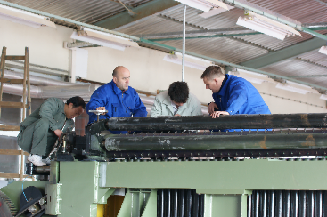 Our engineer install the gabion machine in client’s factory