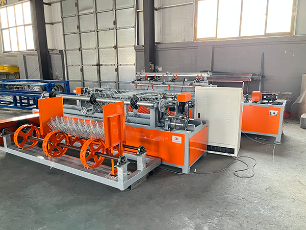 Chain link fence making machine: Meeting Diversified Edge Locking Needs