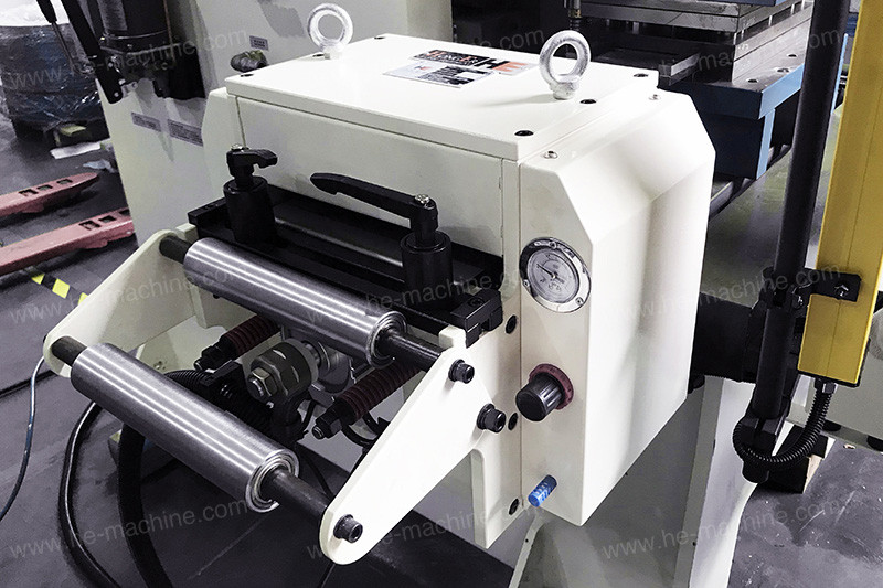 servo-roll-feeder
