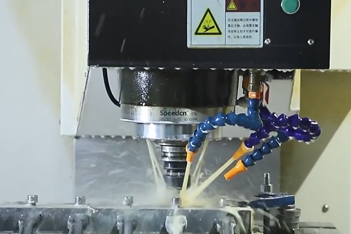 CNC precision machining of bearing puller threads with coolant - ensures thread durability under torque