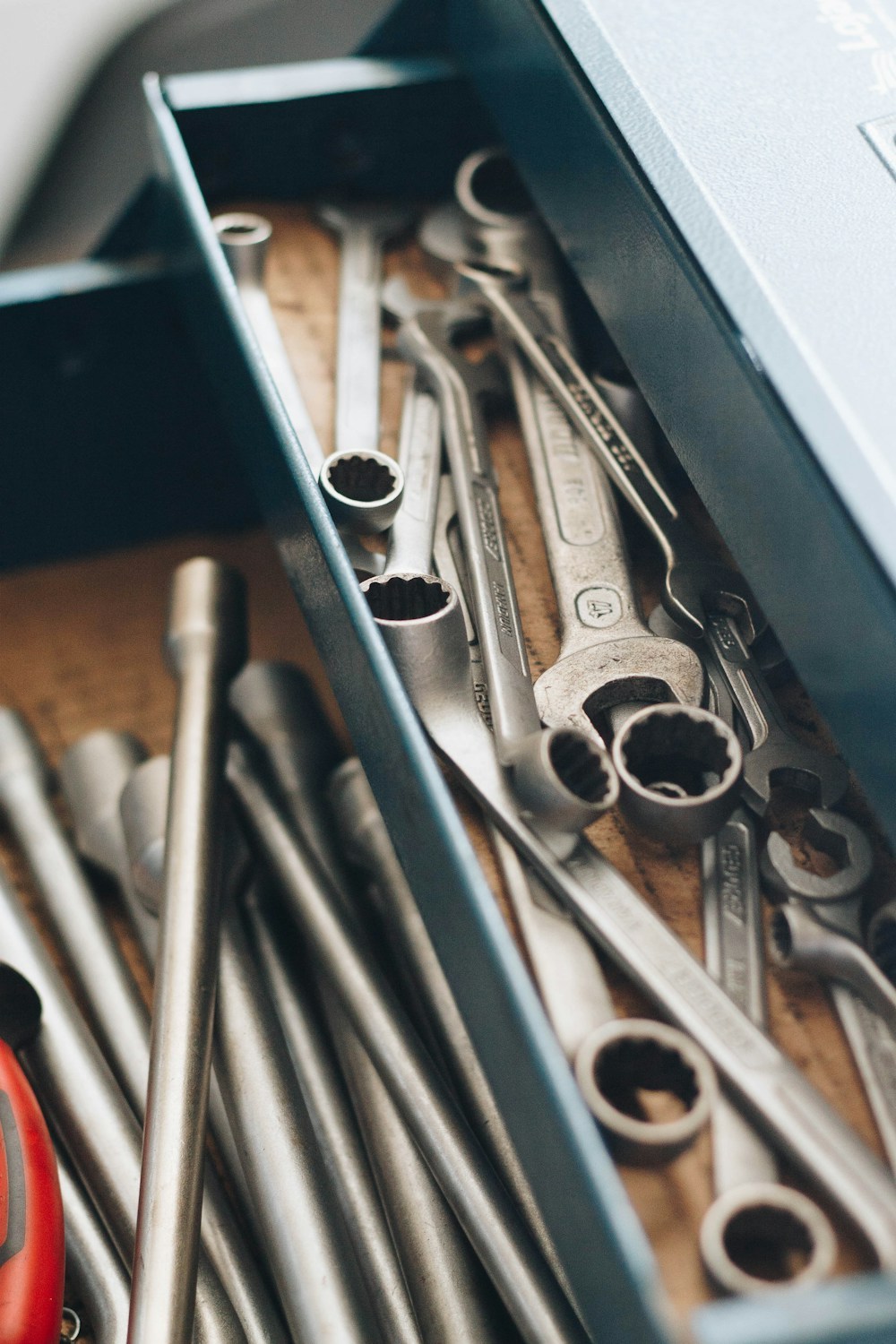 Organized workshop drawer used to stage mechanical service tools