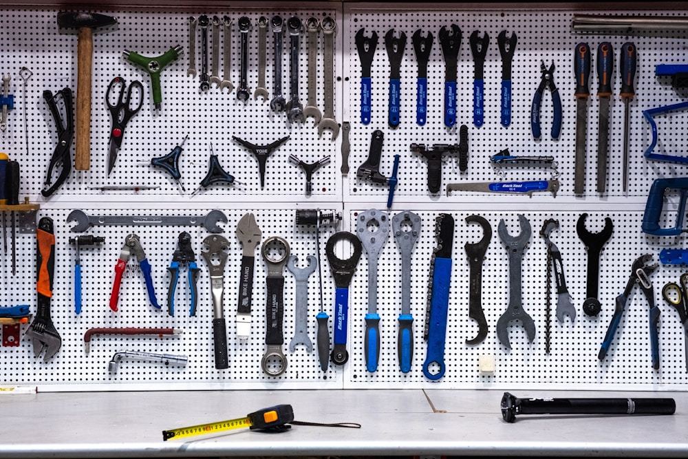 Workshop tooling prepared for transmission component service