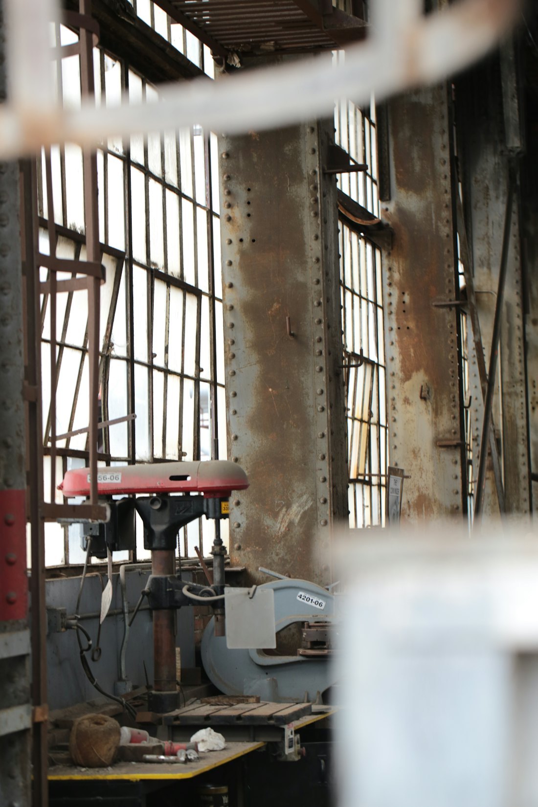 Industrial workshop interior supporting controlled maintenance work