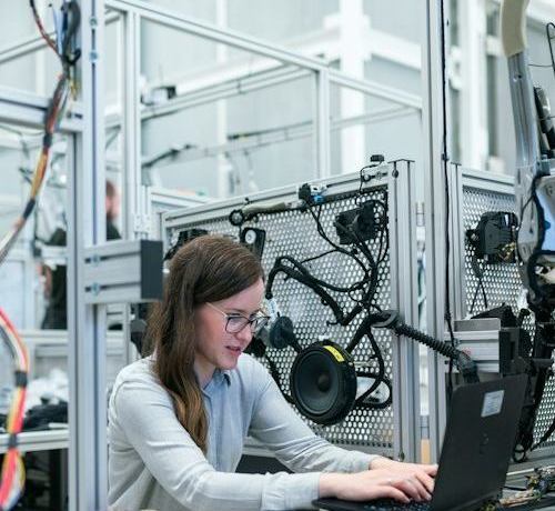 Clean automotive workstation for differential component handling