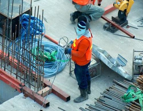 Heavy-duty service environment emphasizing stable set-up