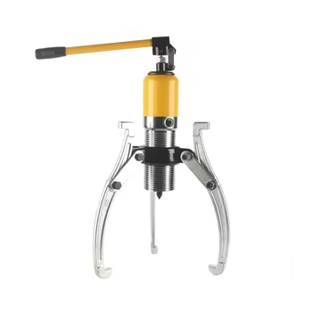 Heavy-duty hydraulic puller in action