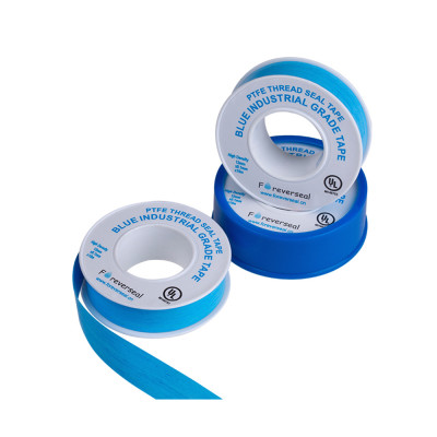 Oil resistant pipe thread sealant