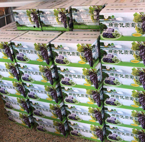 Company Distributes Grapes to Employees as Summer Heat Relief