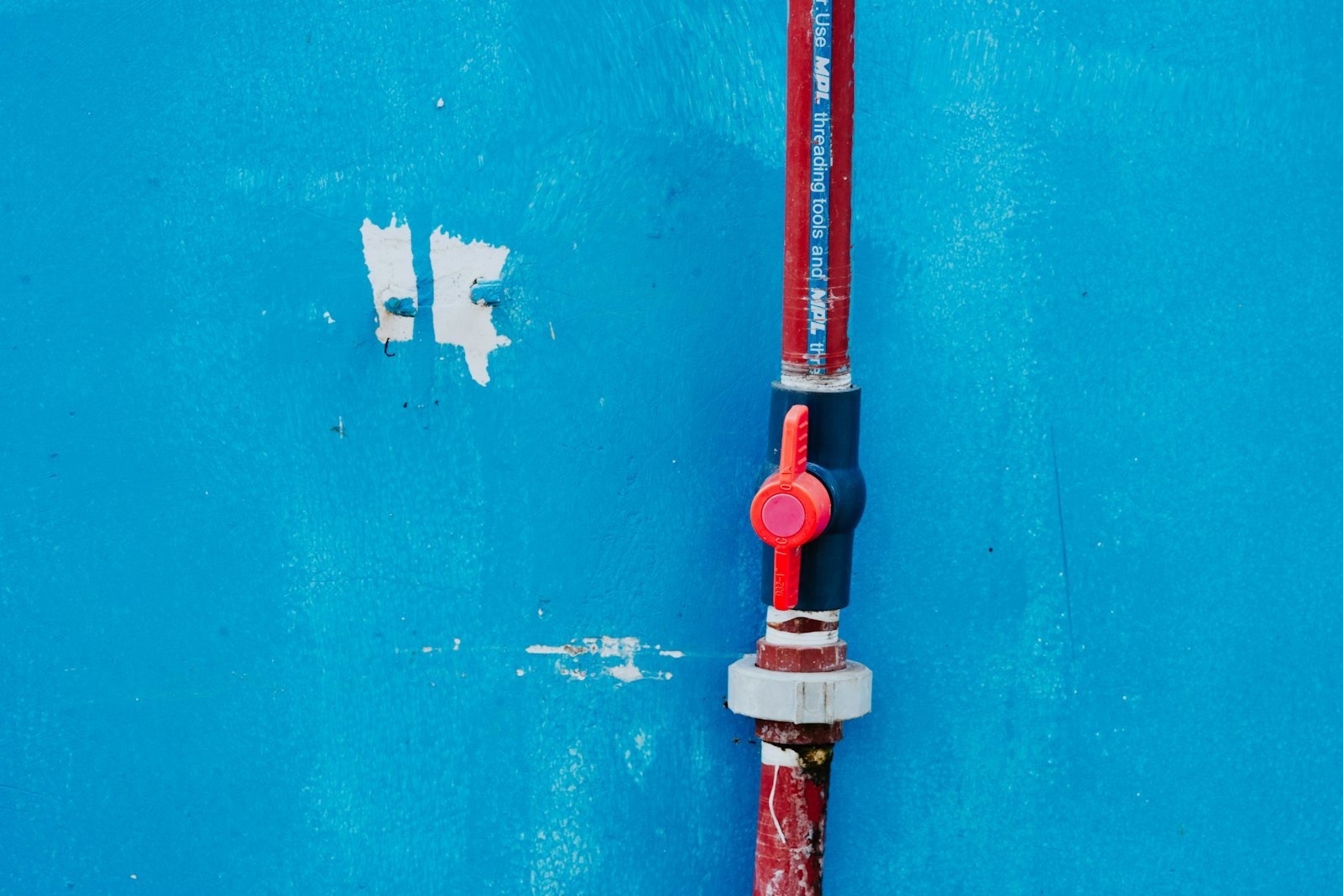 Water pipe valve assembly loading=