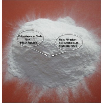 White aluminum oxide powder