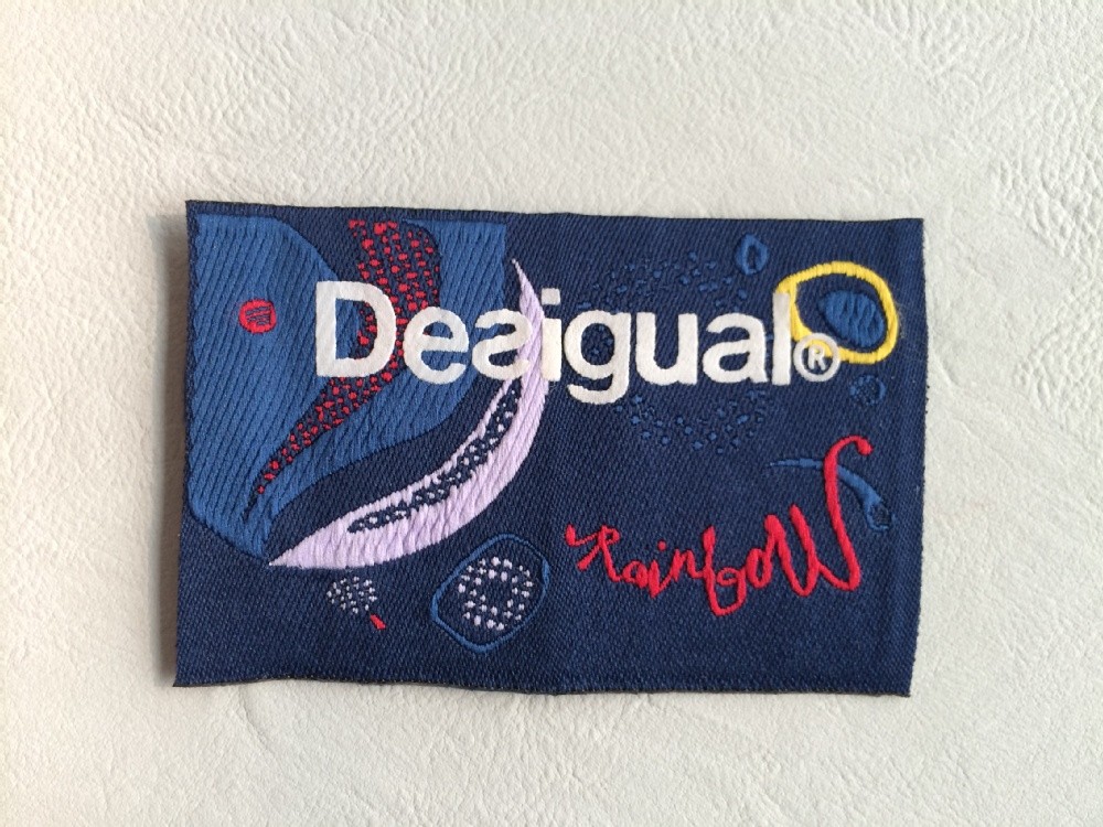 Garment accessories woven label with custonized logo