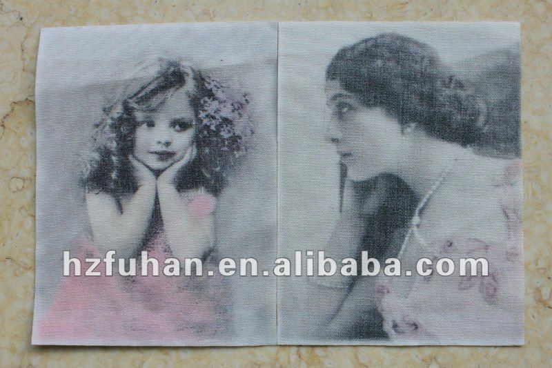 cotton printed label with the picture a woman and a girl