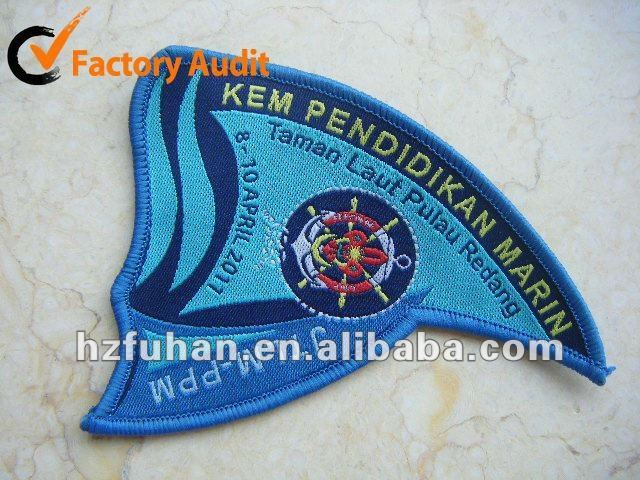2012 cute bear pattern beautiful badge embroidered patch