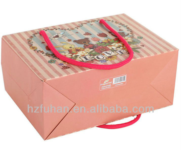 Cartoon paper gift bags for wedding parties ,shopping bags for packing T-shirts