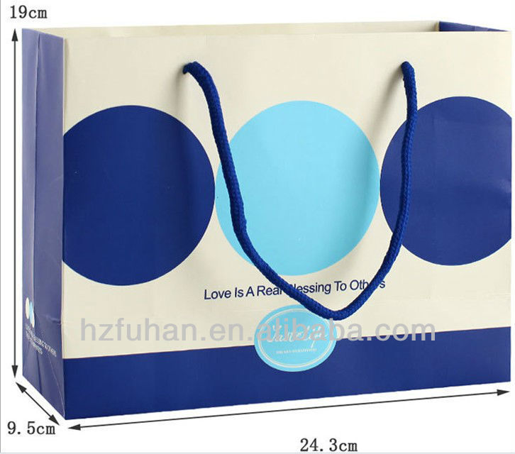 Gift paper bags with handle