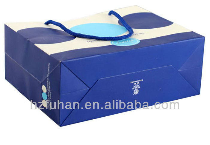 Gift paper bags with handle