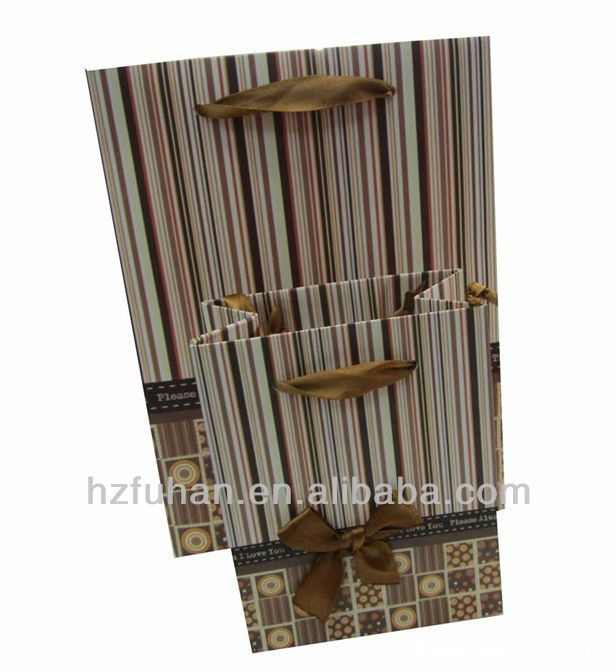 Promotional paper shopping bags for packing clothing