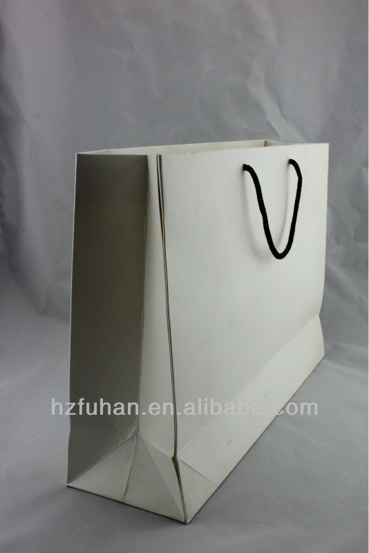 Customized coated paper shopping bags for packing garmant
