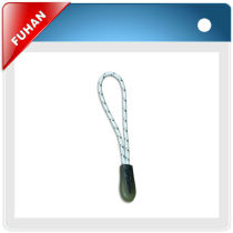 zipper puller tag with metal chain for climbing wear