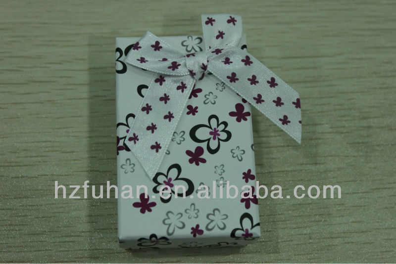 Colourful jewelry set packing box with ribbon