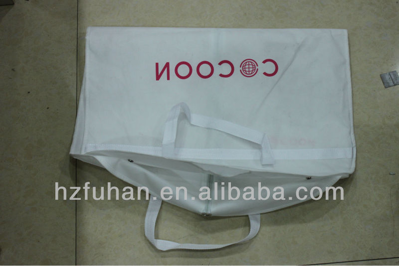 90g white non-woven suit carrier bag with button , foldabel garment suit bags