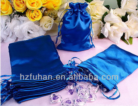 Customized satin cloth drawing bags for packing gifts