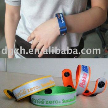 Reflektierendes Armband, Art und Weisearmband