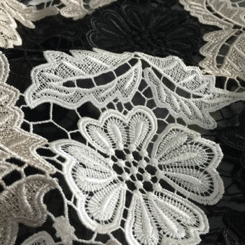 Embroidered lace fabric