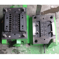 Nylon PA66 femal screw injection mould, Number of Cavity: 16